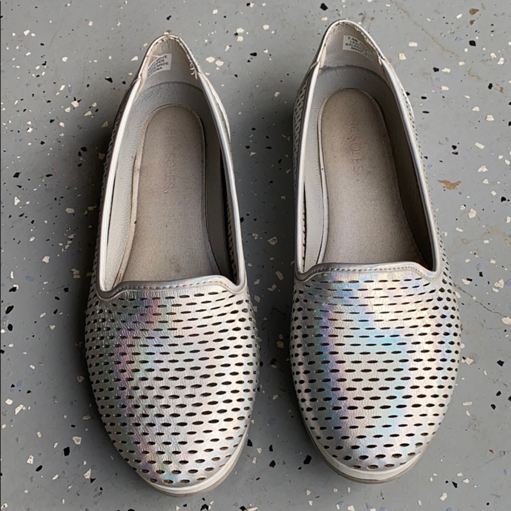 Holographic shoes